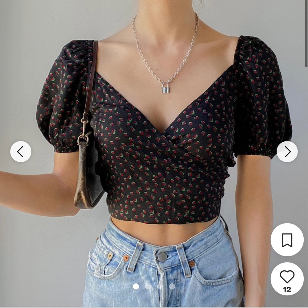 Urban Outfitters Women's Black and Red Crop-top